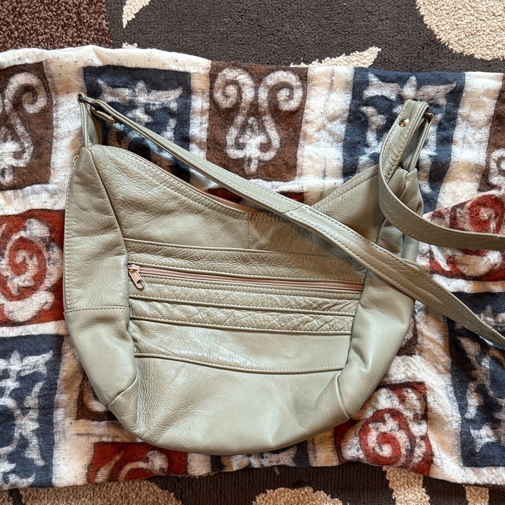 Sleek Olive Green Leather Shoulder Bag